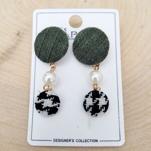 Brand New Round Green & White Pearl Earrings